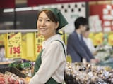 年金を繰り上げて62歳から受給。2カ所でパート勤務し年収130万円ですが、年金は減らされますか？