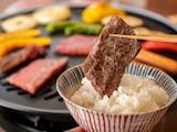 「ご飯と一緒に食べるのが好きな焼肉の部位」ランキング!2位「ゲタカルビ(中落ち)」を超えた1位は?