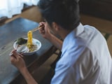 35歳で完済「毎日1食で乗り切っていた」総額300万円を借りた男性の奨学金事情