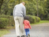 「年金だけでは暮らしていけない」老後の不安はあるけれど…64歳男性が孫への出費を惜しまないワケ