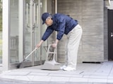「貯金も家族もない」定年後の現実。70歳の“元部長”、清掃員として汗を流す日々の「希望」とは