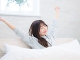 「5時間睡眠は危険？」「8時間は寝過ぎ？」 死亡率が20%も変わる！ 医師が教えるベストな睡眠時間