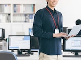 情報通信業の「平均年収」はいくら？ 年代別の推移を紹介