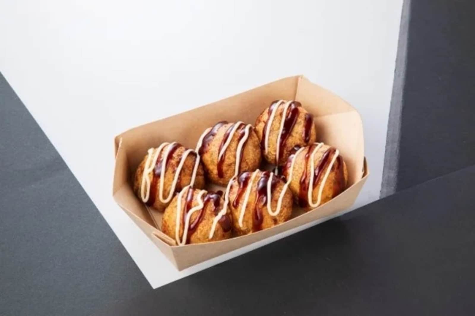 “黒締め”が見えている宣伝写真