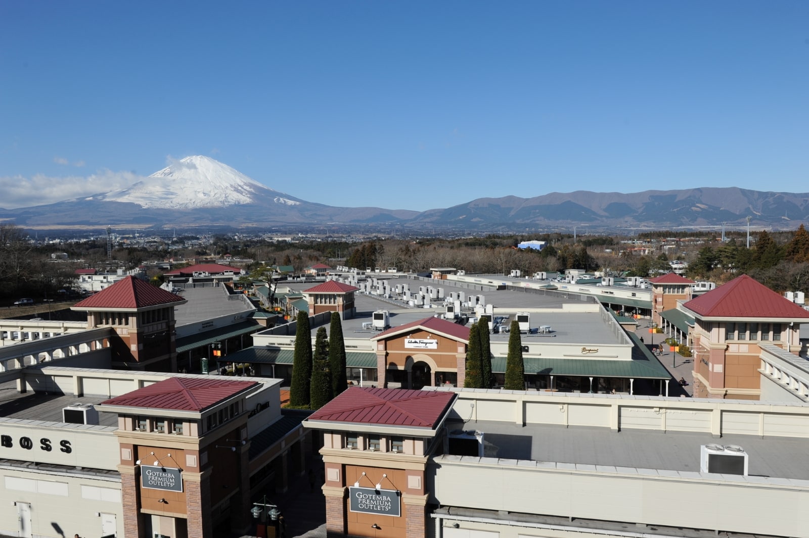 富士山と御殿場アウトレットモール