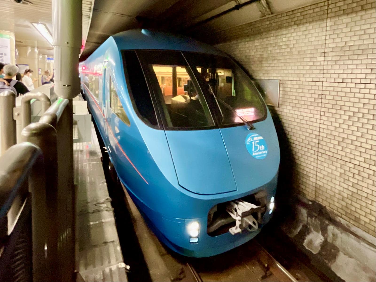 地下鉄。千代田線を走る60000系ロマンスカー「MSE」（2008年運行開始）