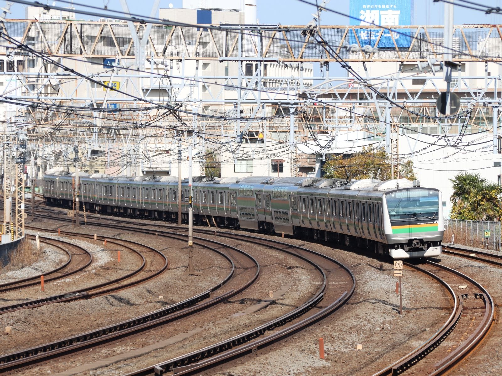 戸塚駅から東海道線に乗り入れた湘南新宿ラインの電車