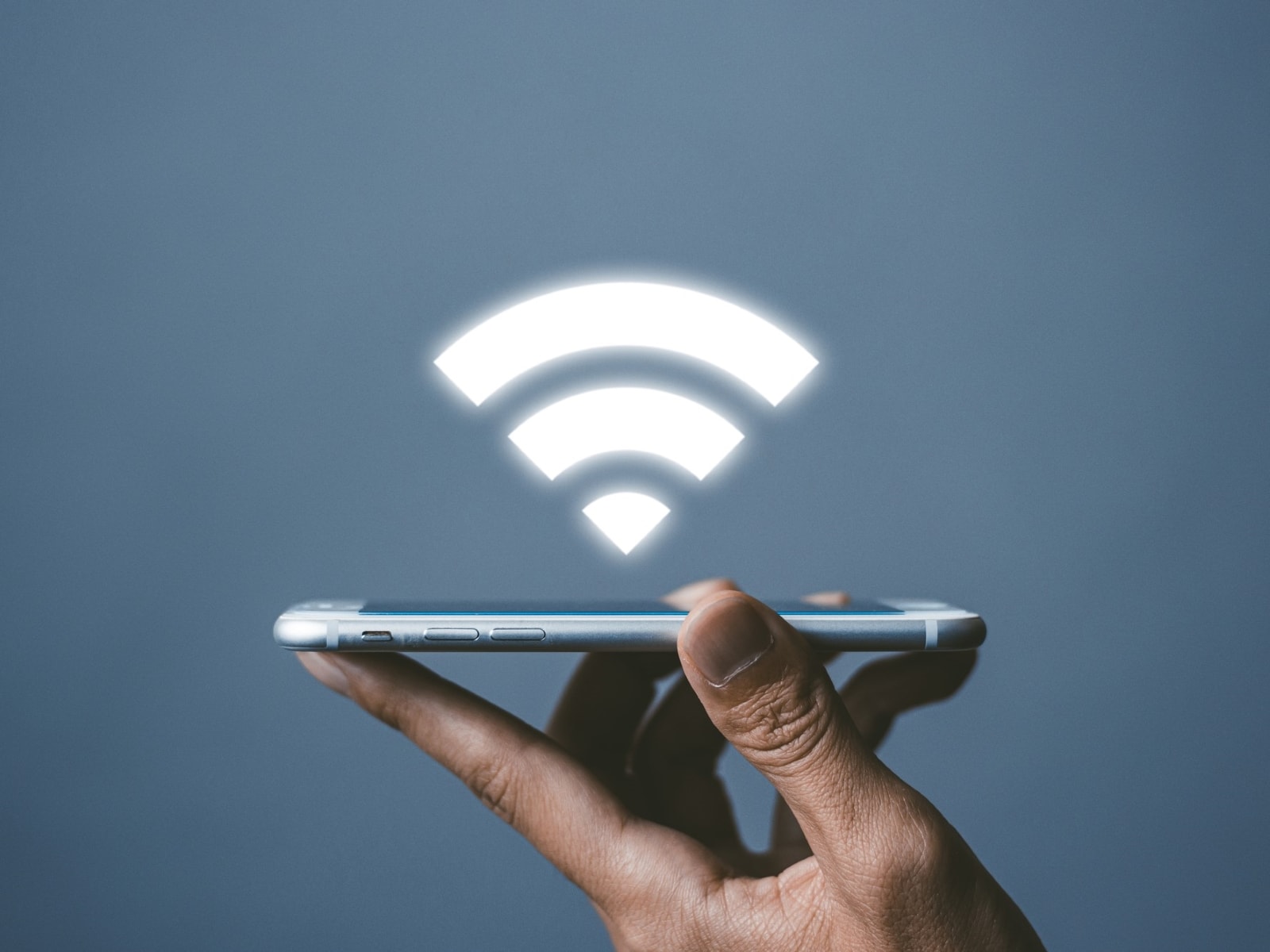 Wi-Fiの「2.4GHz」と「5GHz」は何が違う？