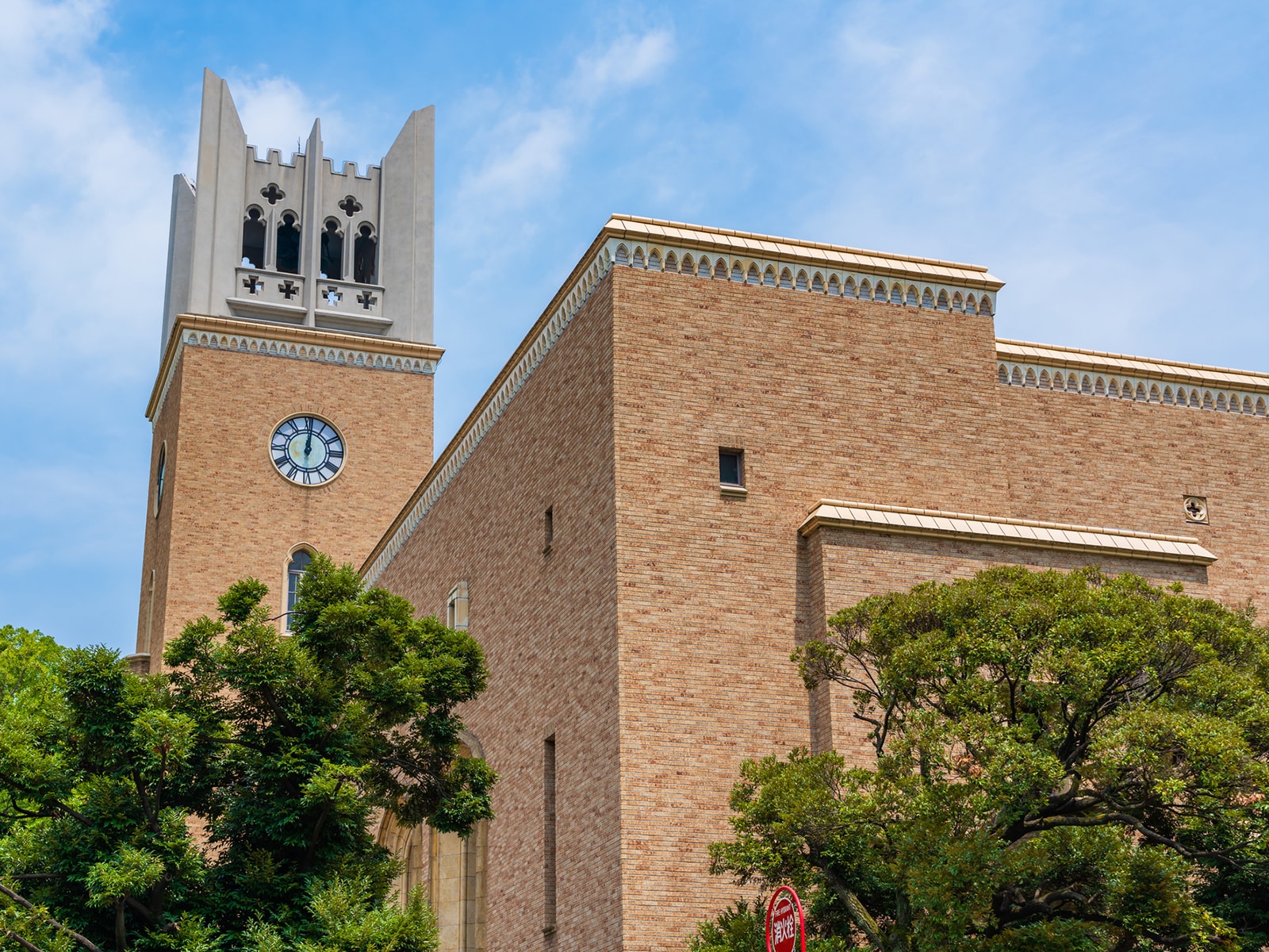 早稲田大学