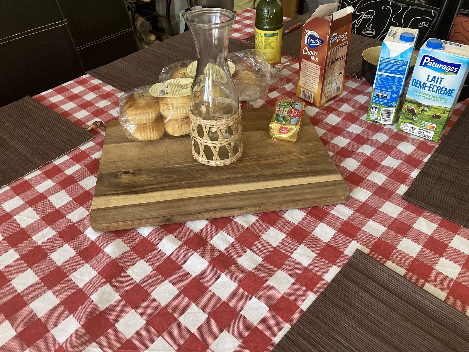 フランスの朝食風景