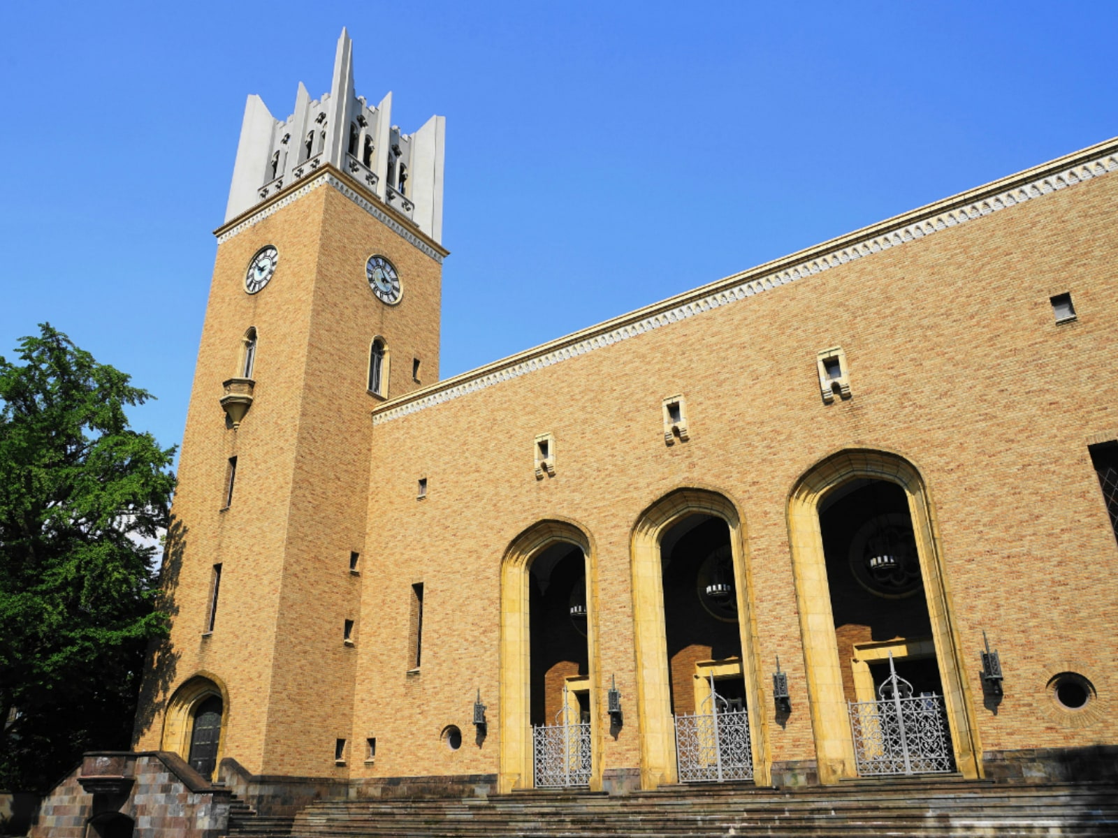 早稲田大学