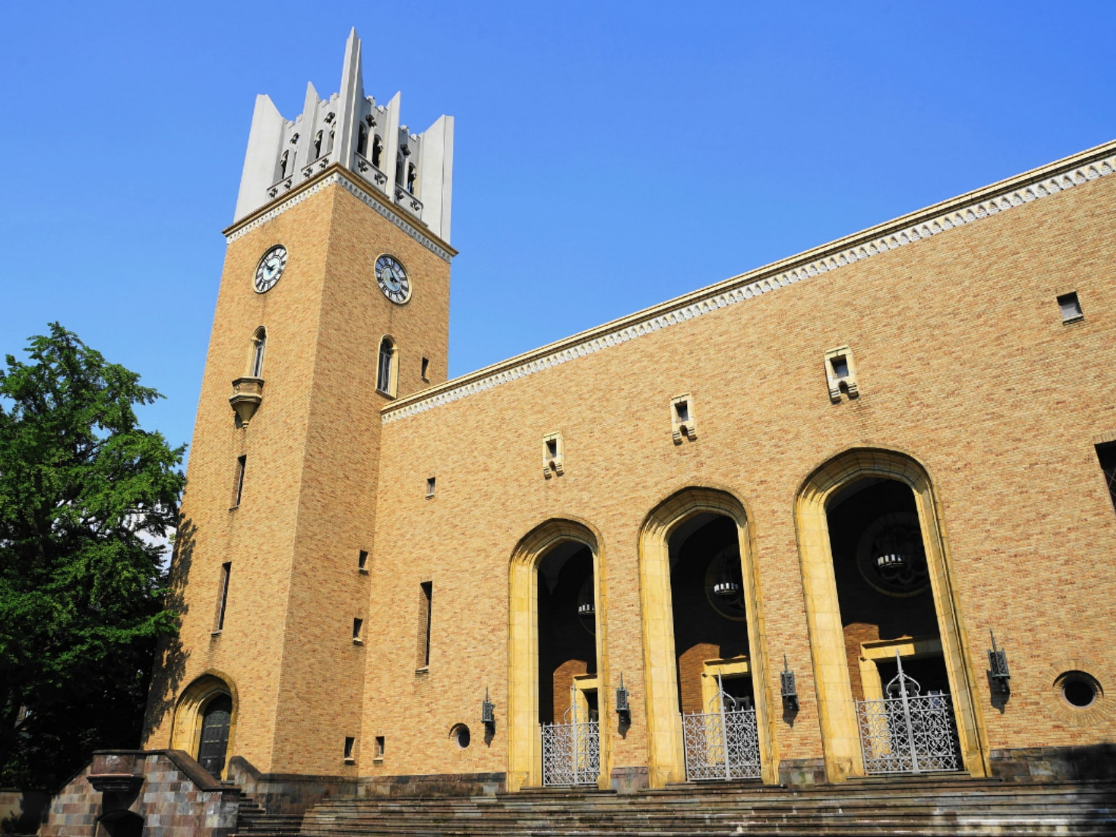 早稲田大学