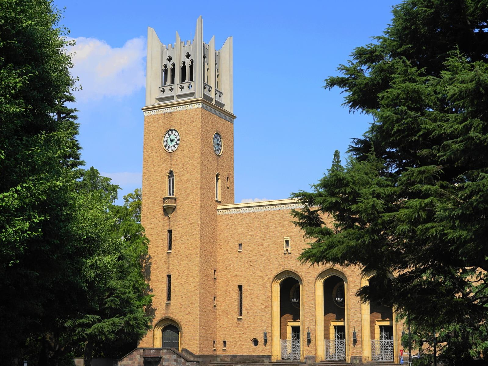 「文系分野で就職に有利」だと思う日本の大学ランキング