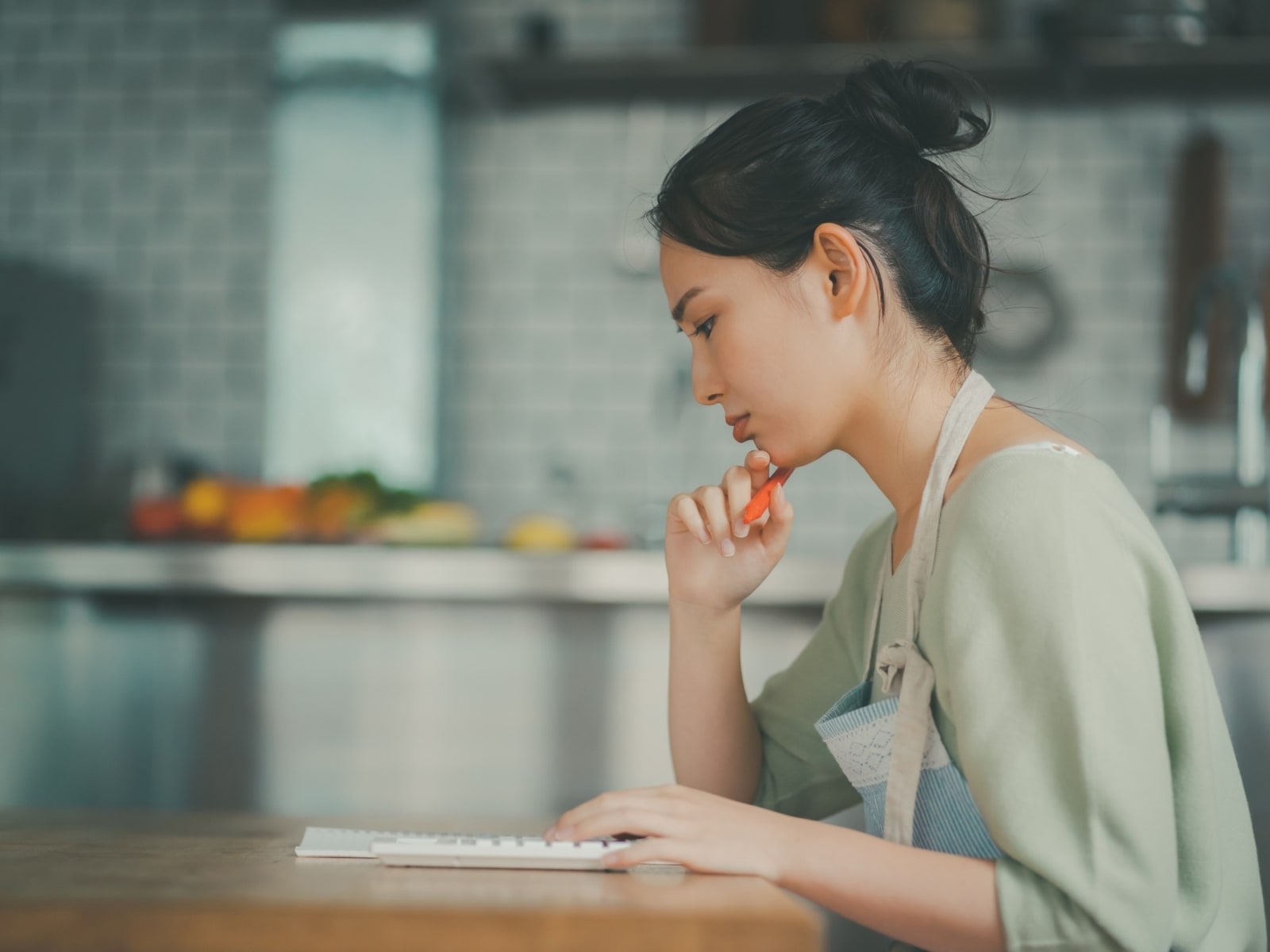 出産のタイミングで退職し、今は専業主婦です。再び正社員として働くべきでしょうか?