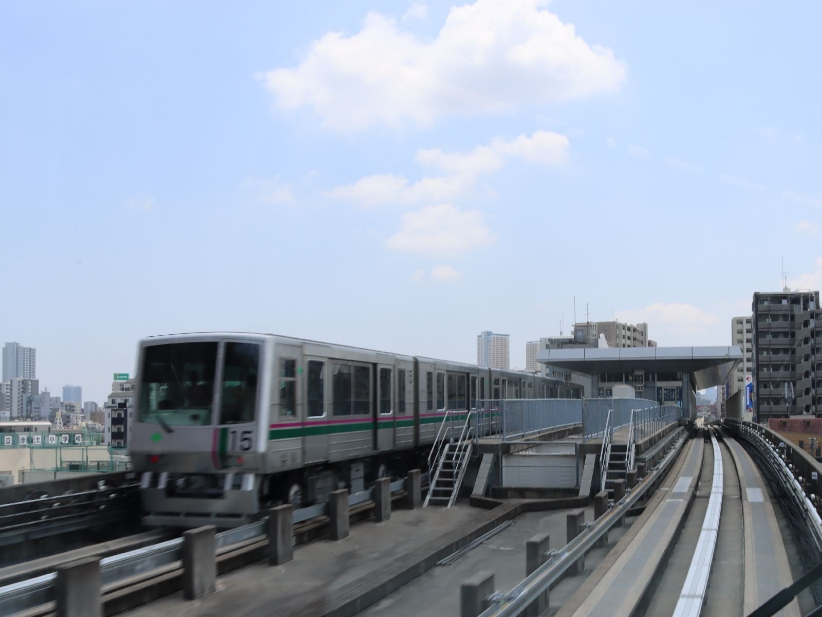 日暮里舎人ライナー