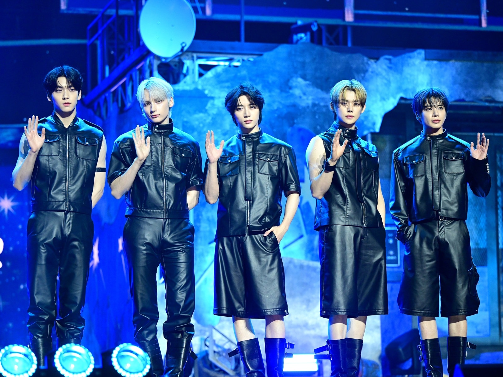 TOMORROW X TOGETHERのメンバー、写真左からスビンさん、ヒュニンカイさん、ボムギュさん、ヨンジュンさん、テヒョンさん ※写真：アフロ