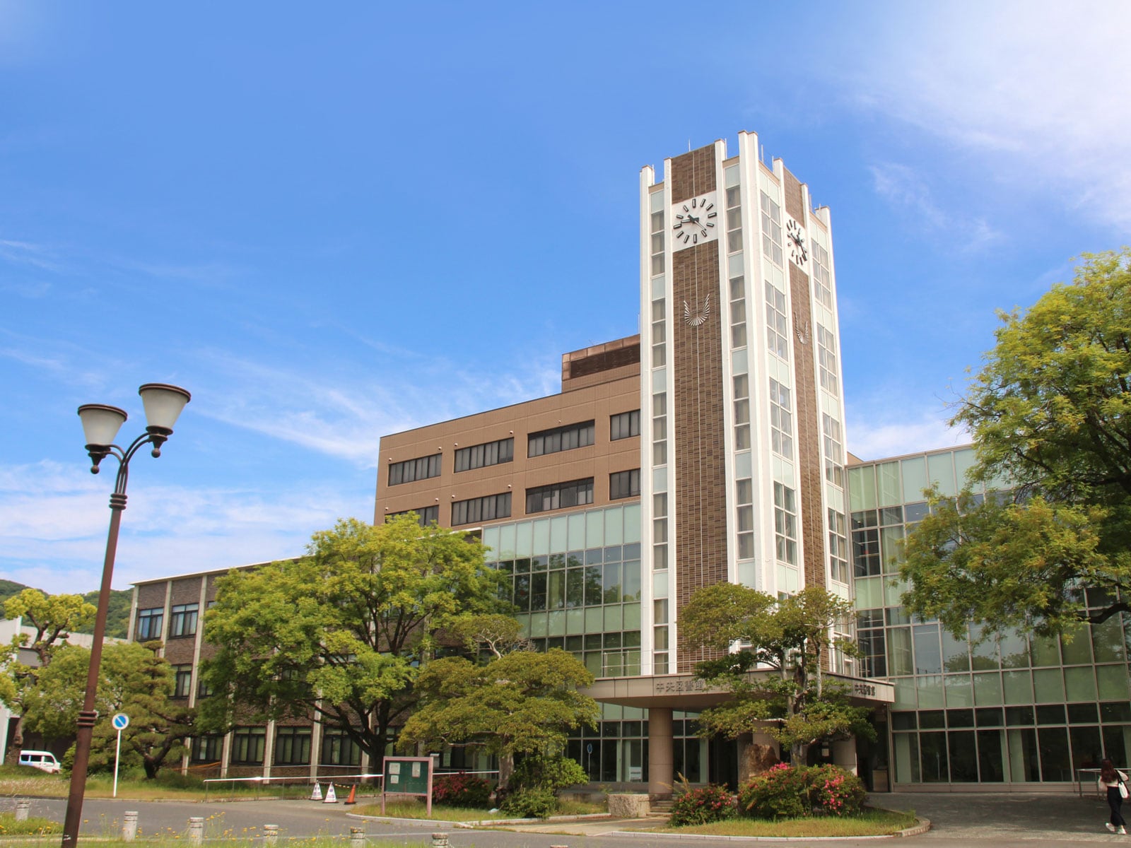 高3の夏休み数日のアルバイトが活動実績として認められ合格した例を紹介