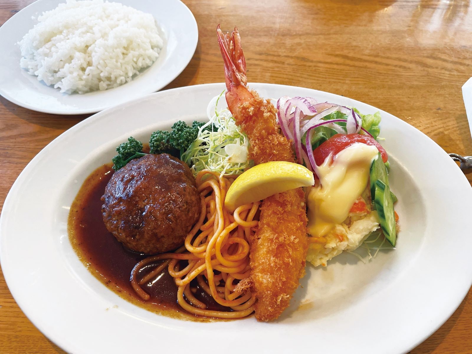 『日本老舗食堂大全』（辰巳出版）より、いちおしの「名物＆元祖・発祥の店」を紹介！