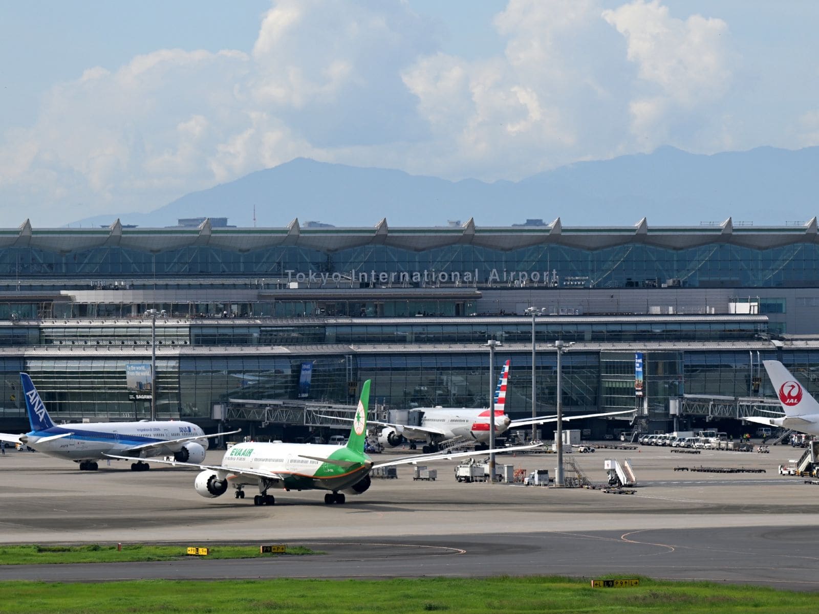 東京・羽田空港。国際線はインバウンドなど需要増加でフル稼働状態が続く