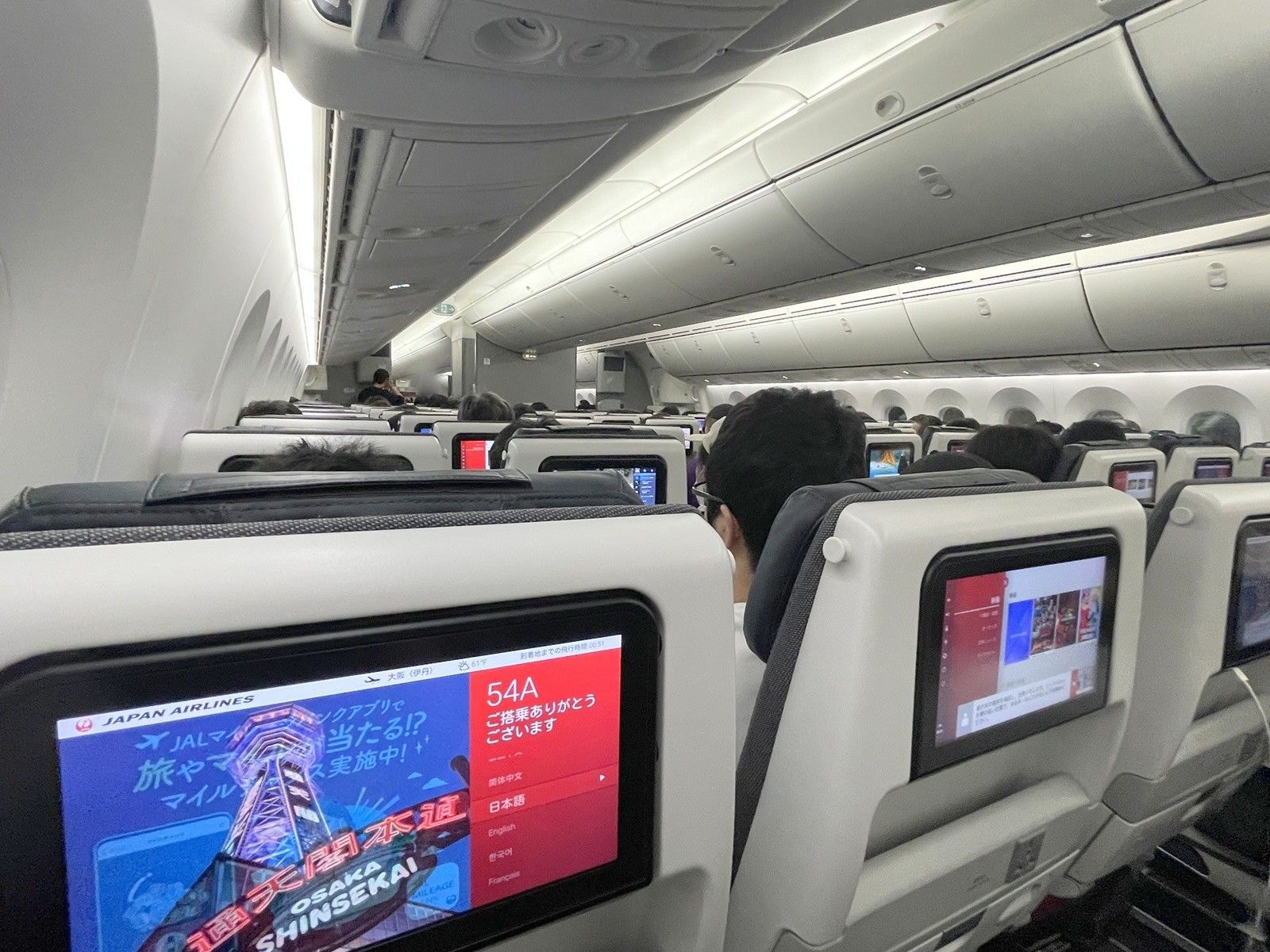 飛行機は全席指定。空席に見えても、まずは客室乗務員に移動可能かどうか聞くこと（画像は筆者撮影）