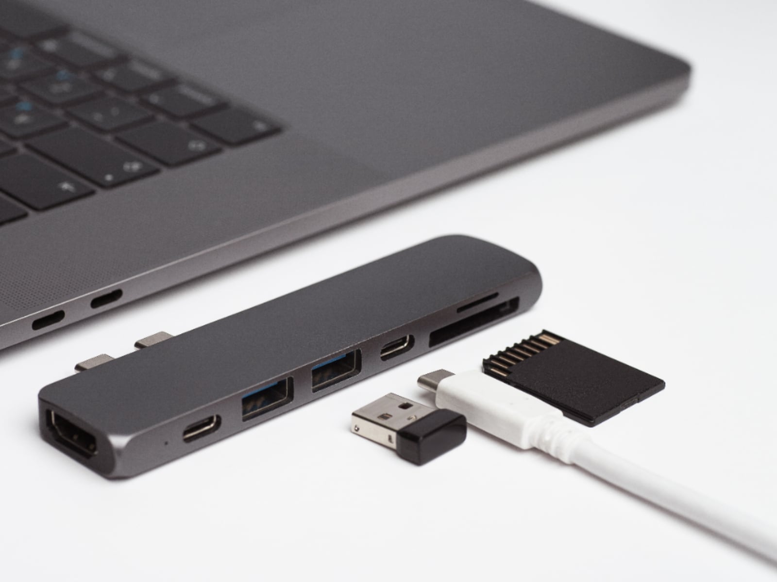 画像出典：Andrew Sotnikow / Shutterstock.com