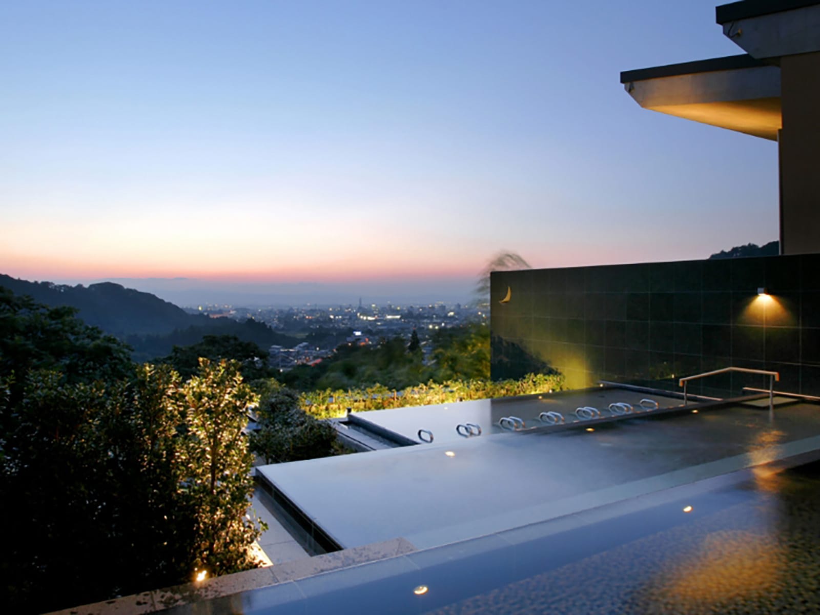 会津・東山温泉 御宿 東鳳