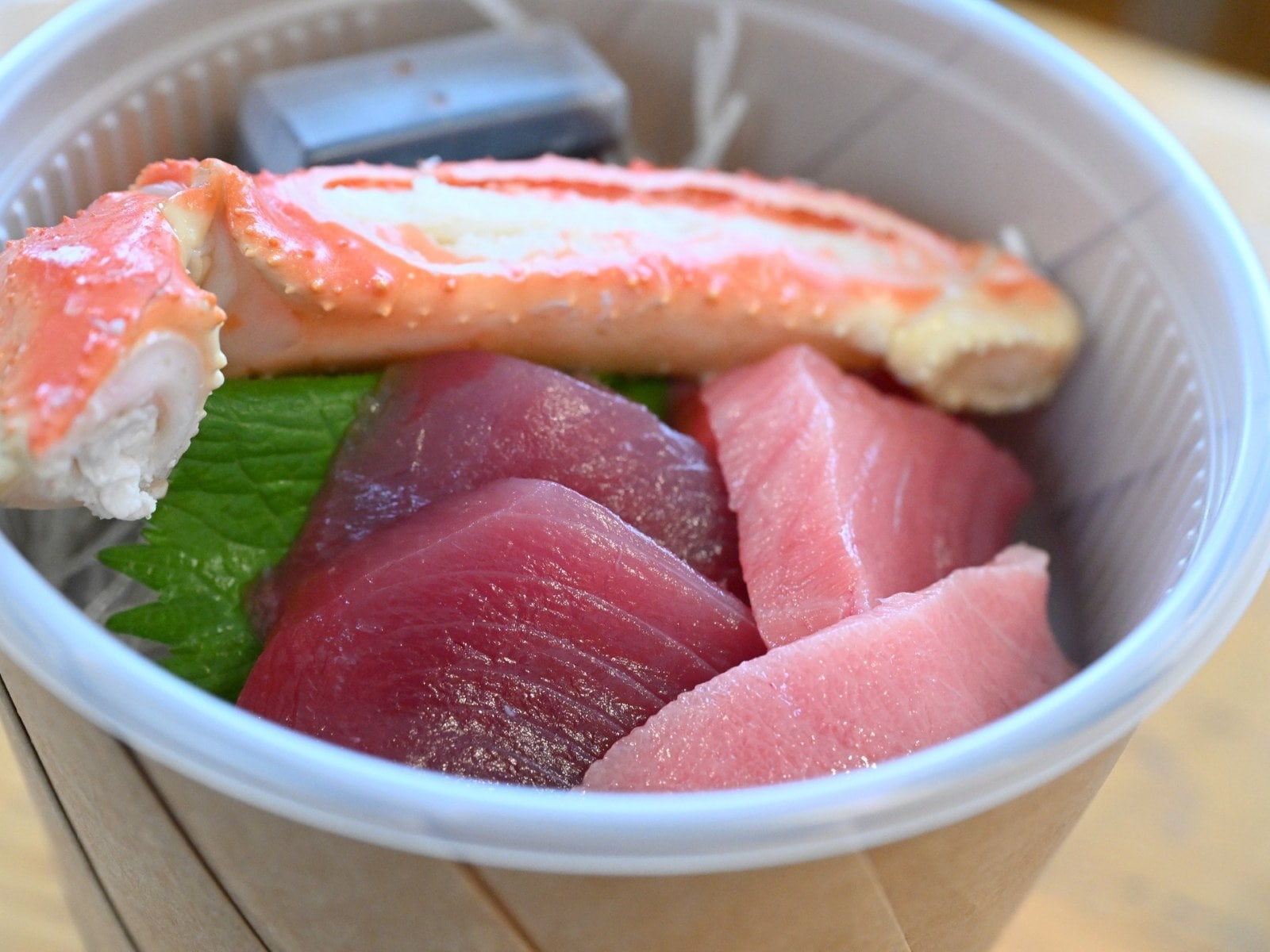 「都まぐろ」を使った海鮮丼。「丹後あかまつ号」でのツアーで提供された