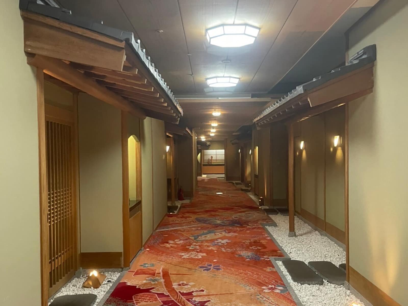 客室に続く廊下