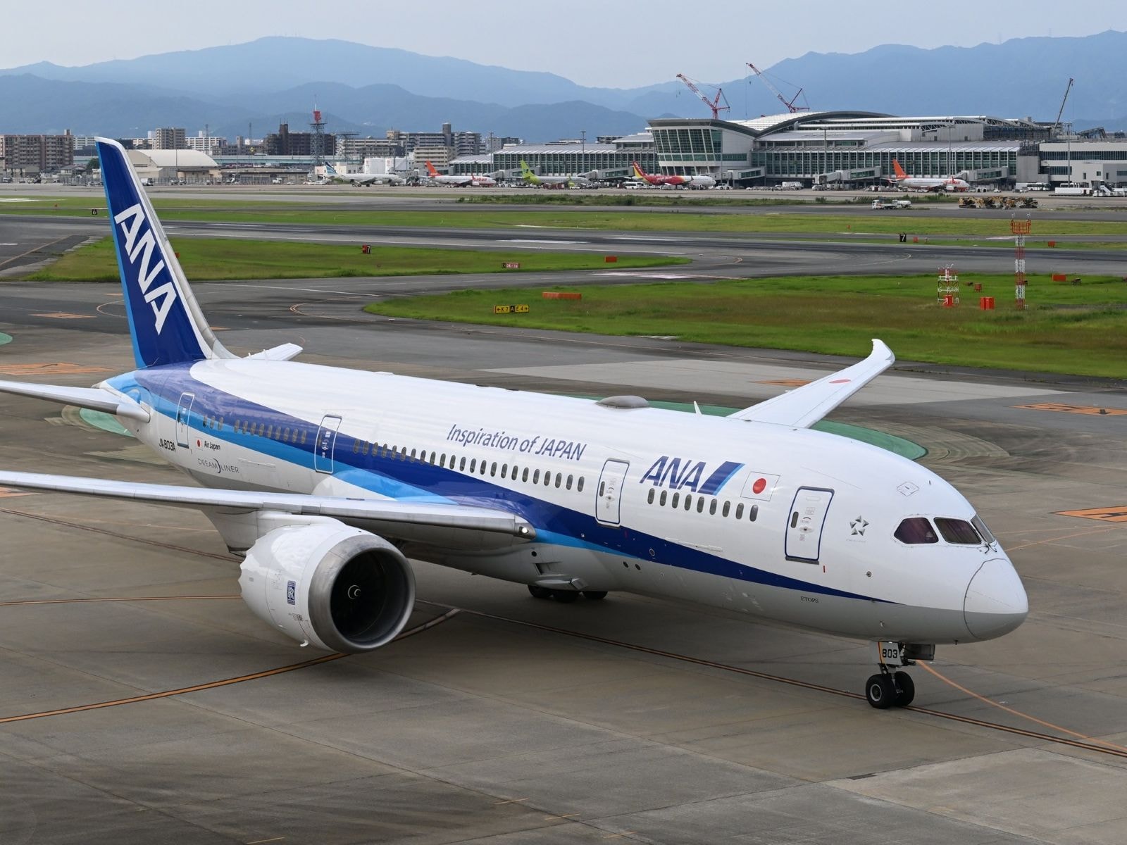 ANAのボーイング787。座席で充電できる機体とそうでない機体があるのに注意