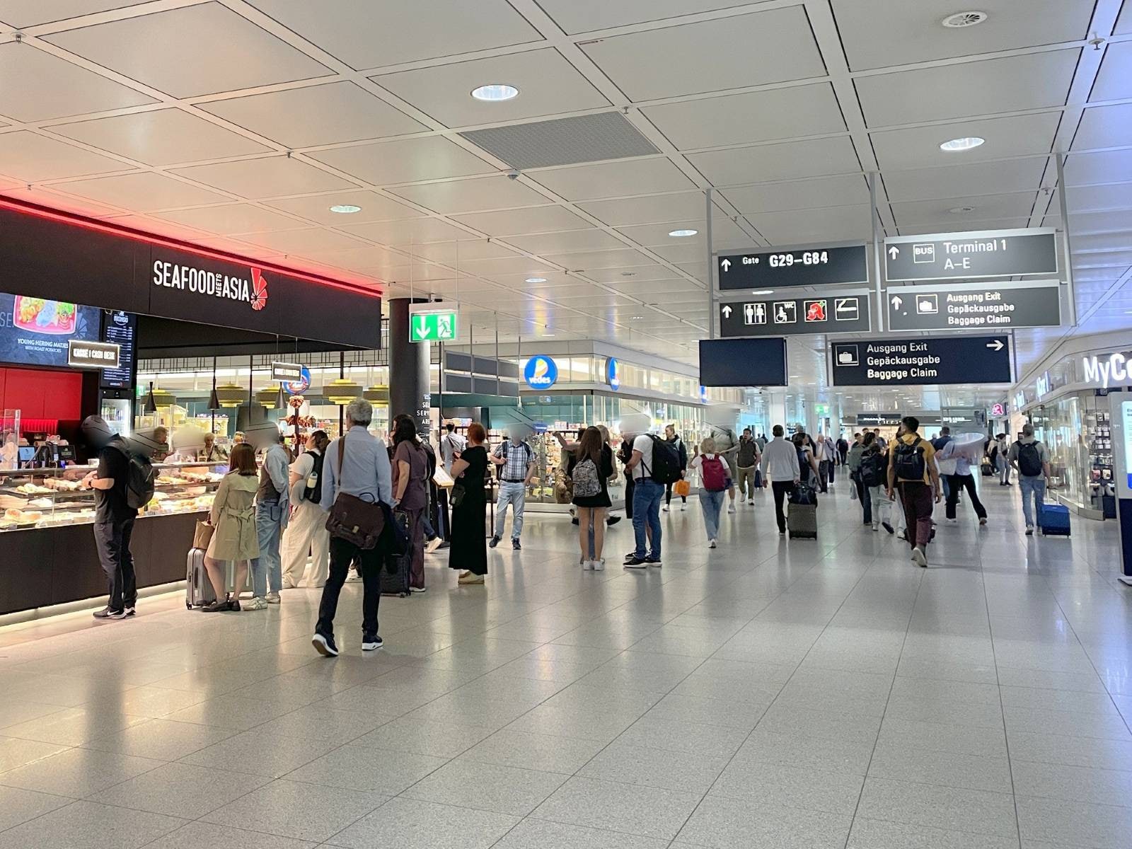 ドイツ・ミュンヘン空港。日本直行便があるが、案内表示に日本語はない（筆者撮影）