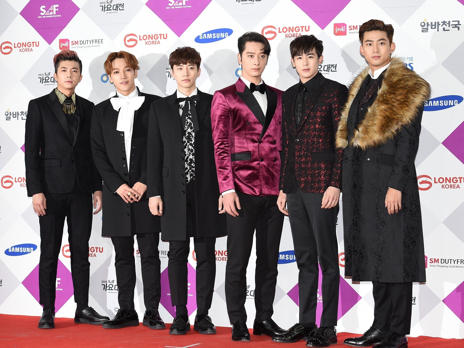 2PM。左からウヨン、Jun. K、ジュノ、チャンソン、ニックン、テギョン ※ 写真：アフロ（2015 SBS Awards Festival時撮影）