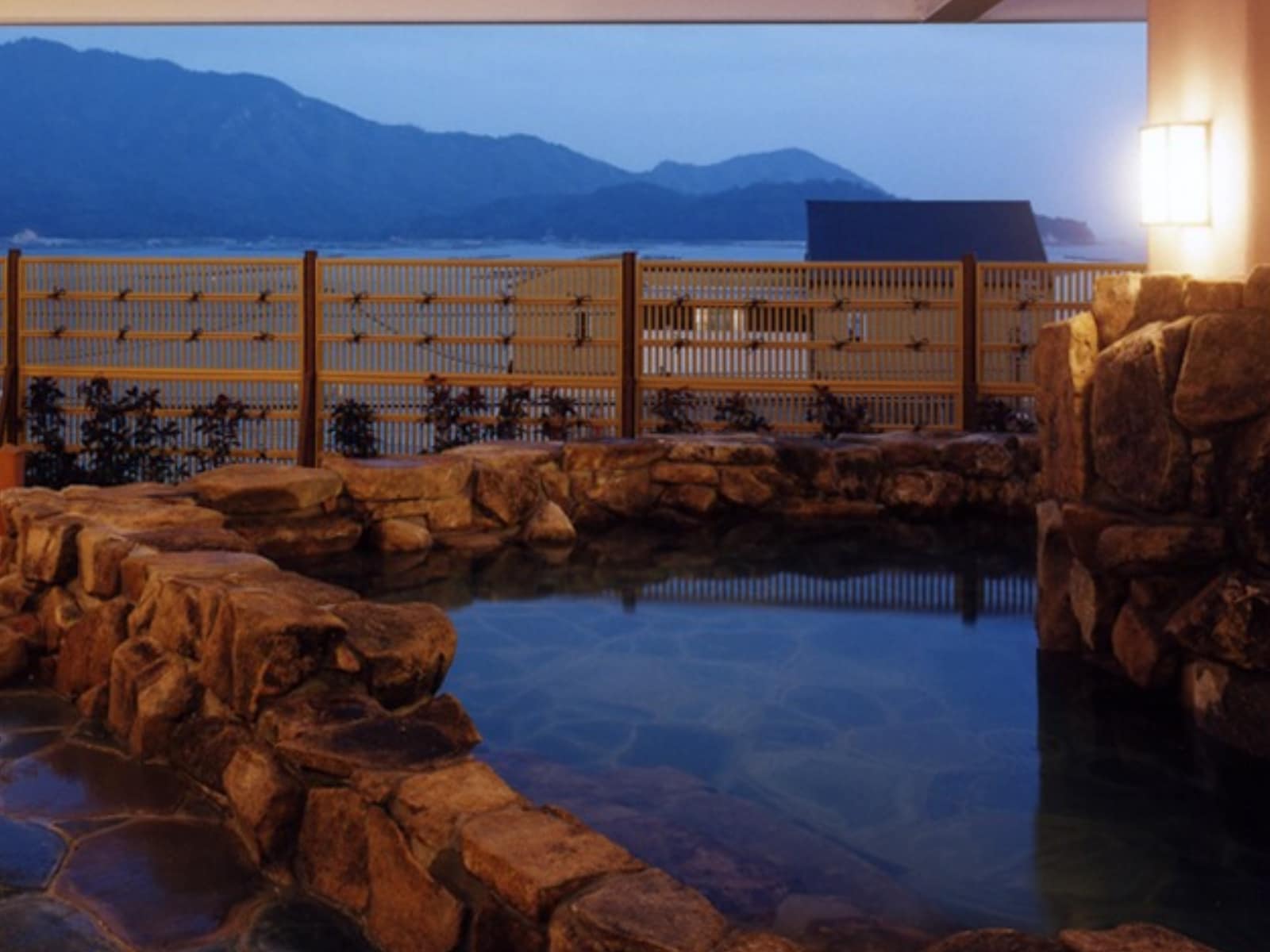 「天然温泉 宮浜 べにまんさくの湯」公式Webサイトより