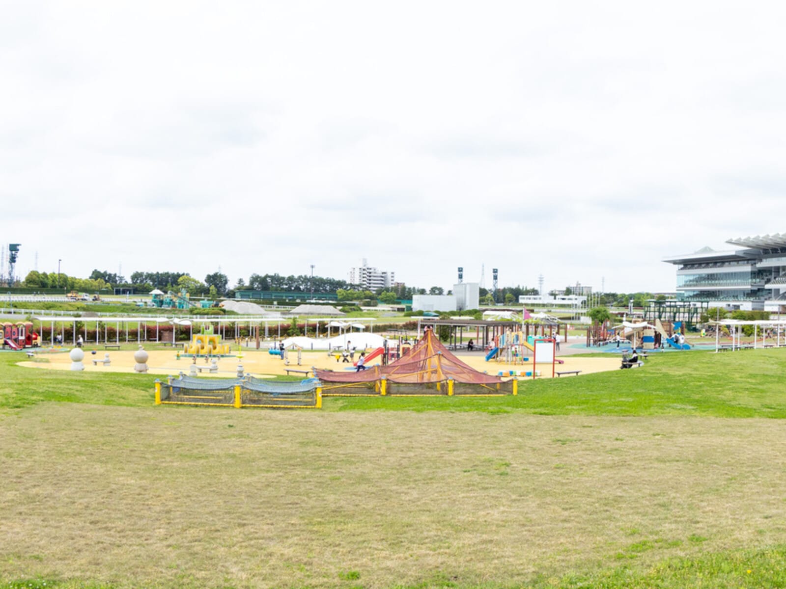中京競馬場の「馬場内遊園地」