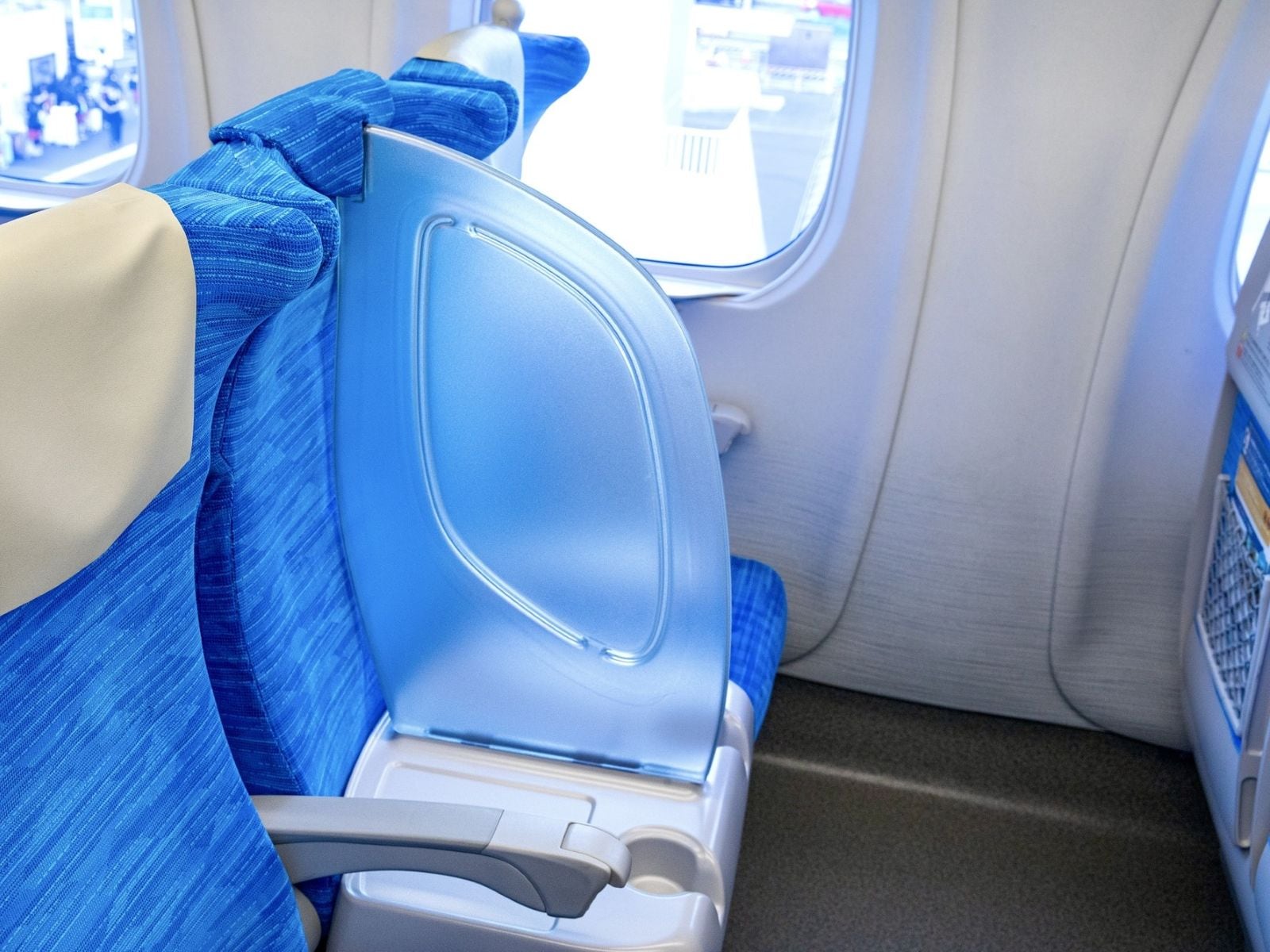 「S Work Pシート」は東海道・山陽新幹線（16両編成）の7号車に設定される。2000円の追加料金が必要（画像出典：PIXTA）