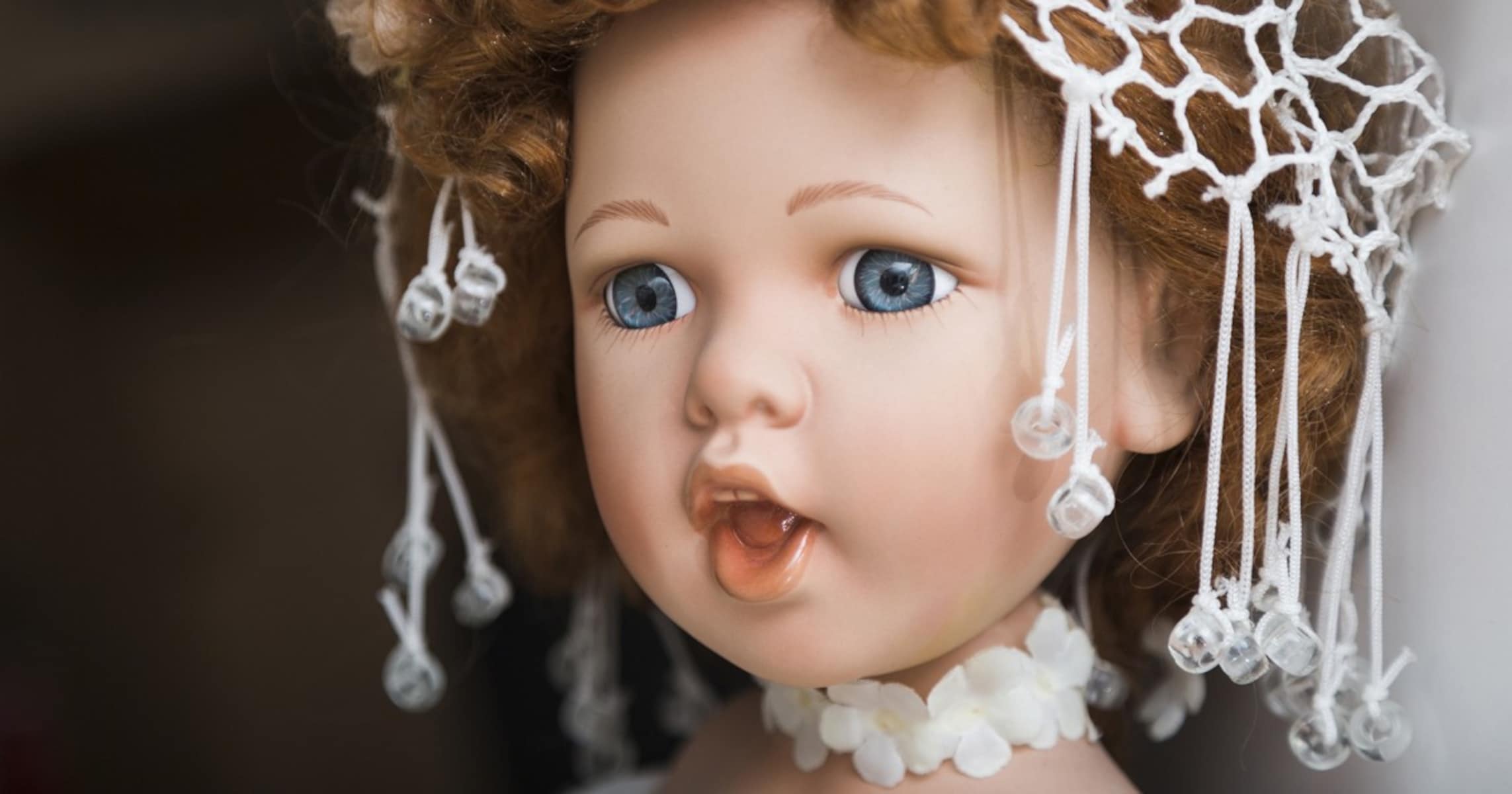 フリマサイトに出品される人形たち…「役割」を終えたらどう手放すべきか？