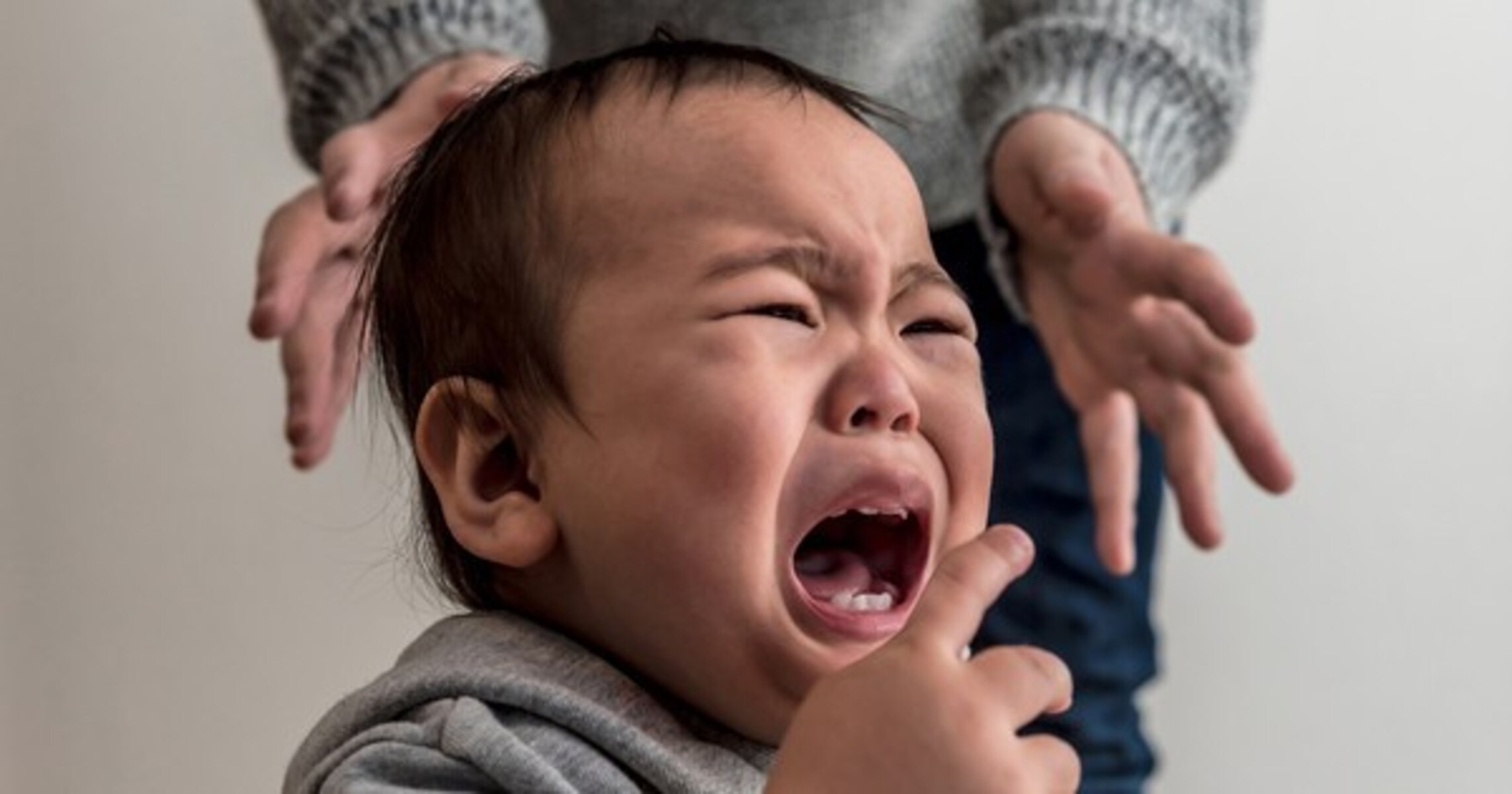 お母さんも一生懸命なんです！ 子どもが泣き叫んでいるとき、声はかけるべき？