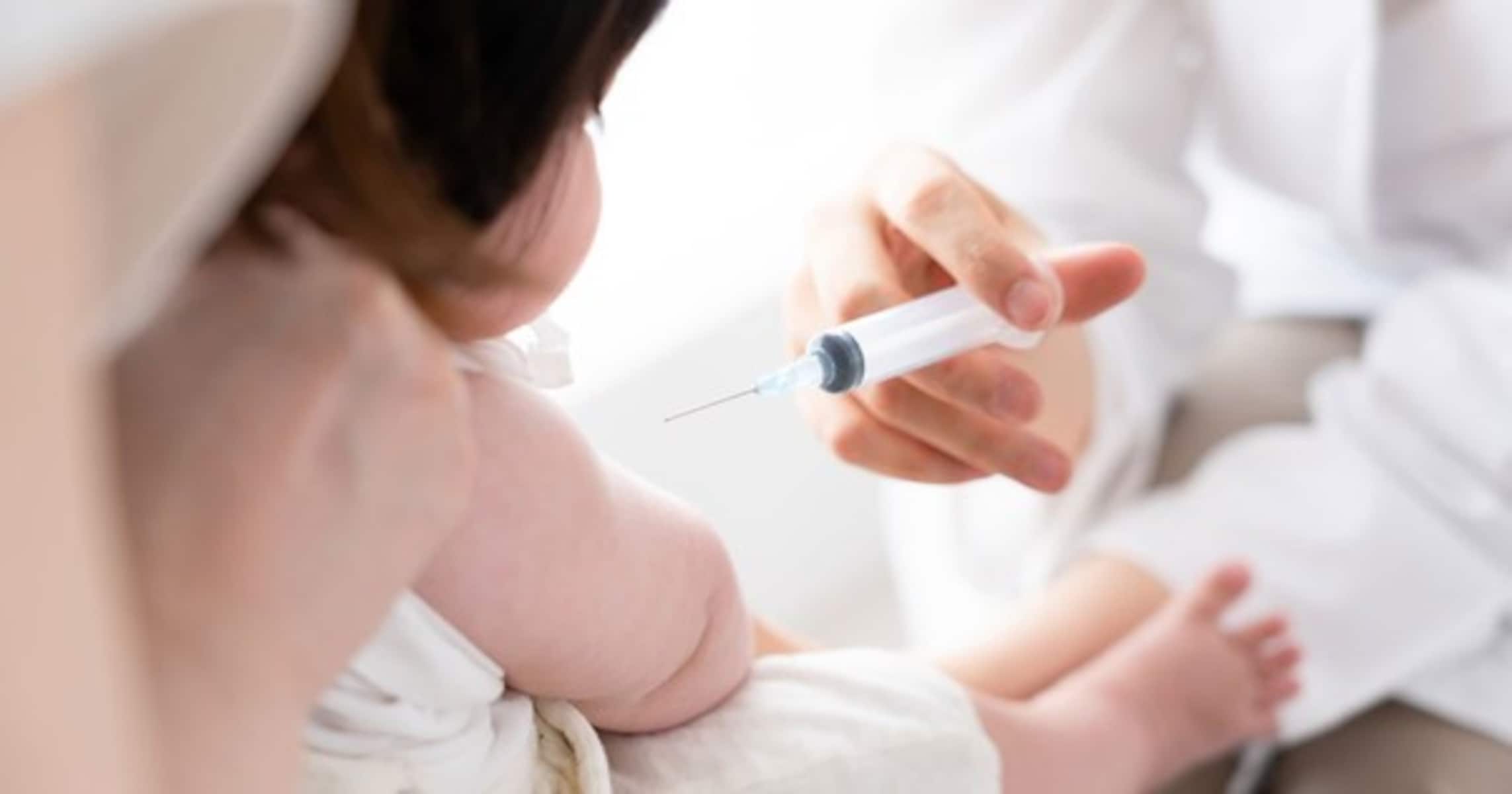 「副作用が不安…」予防接種を受けさせない親への批判に共感の声が続出