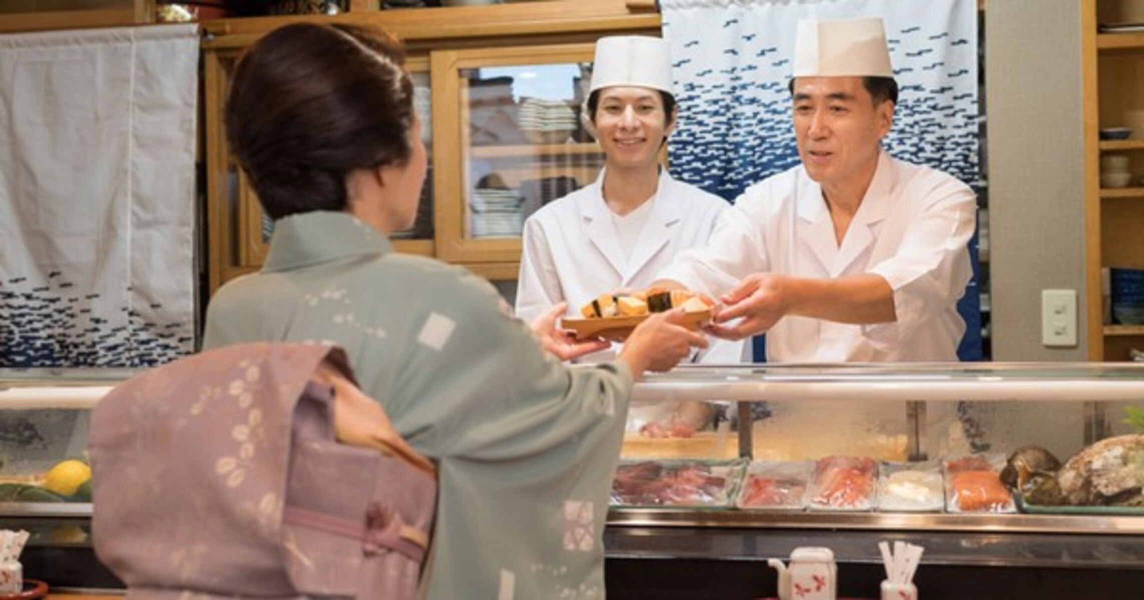 「着物にメガネはNG！」という和食業界に伝わる謎マナー… その理由が理不尽すぎる