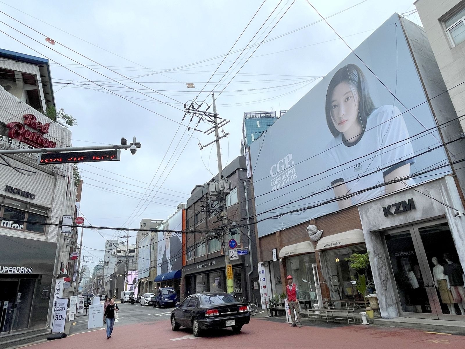 韓国・ソウルで日本人旅行客に人気の「聖水」エリア。いまや旅行するなら日本国内より韓国の方が安いという業界関係者もいる　※画像は筆者撮影