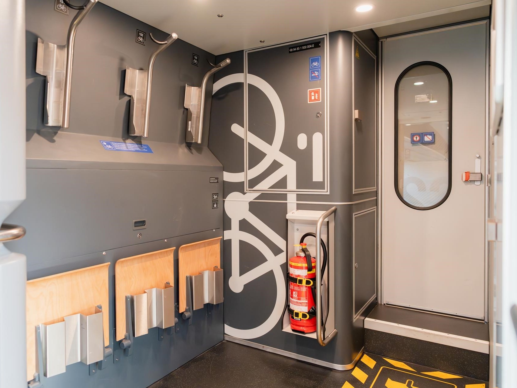 アウトドア派の多いヨーロッパでは自転車専用スペースも列車内に完備 ©SBB CFF FFS(スイス連邦鉄道)