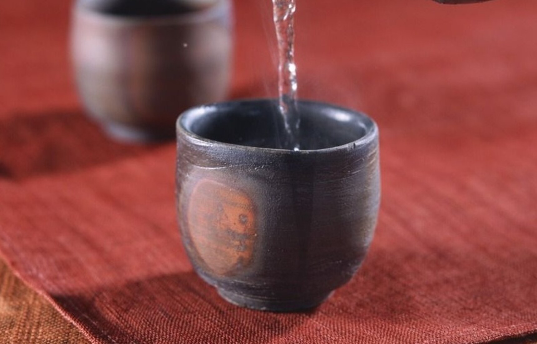 酒里掺水也是门学问：热水兑烧酒的正确制法