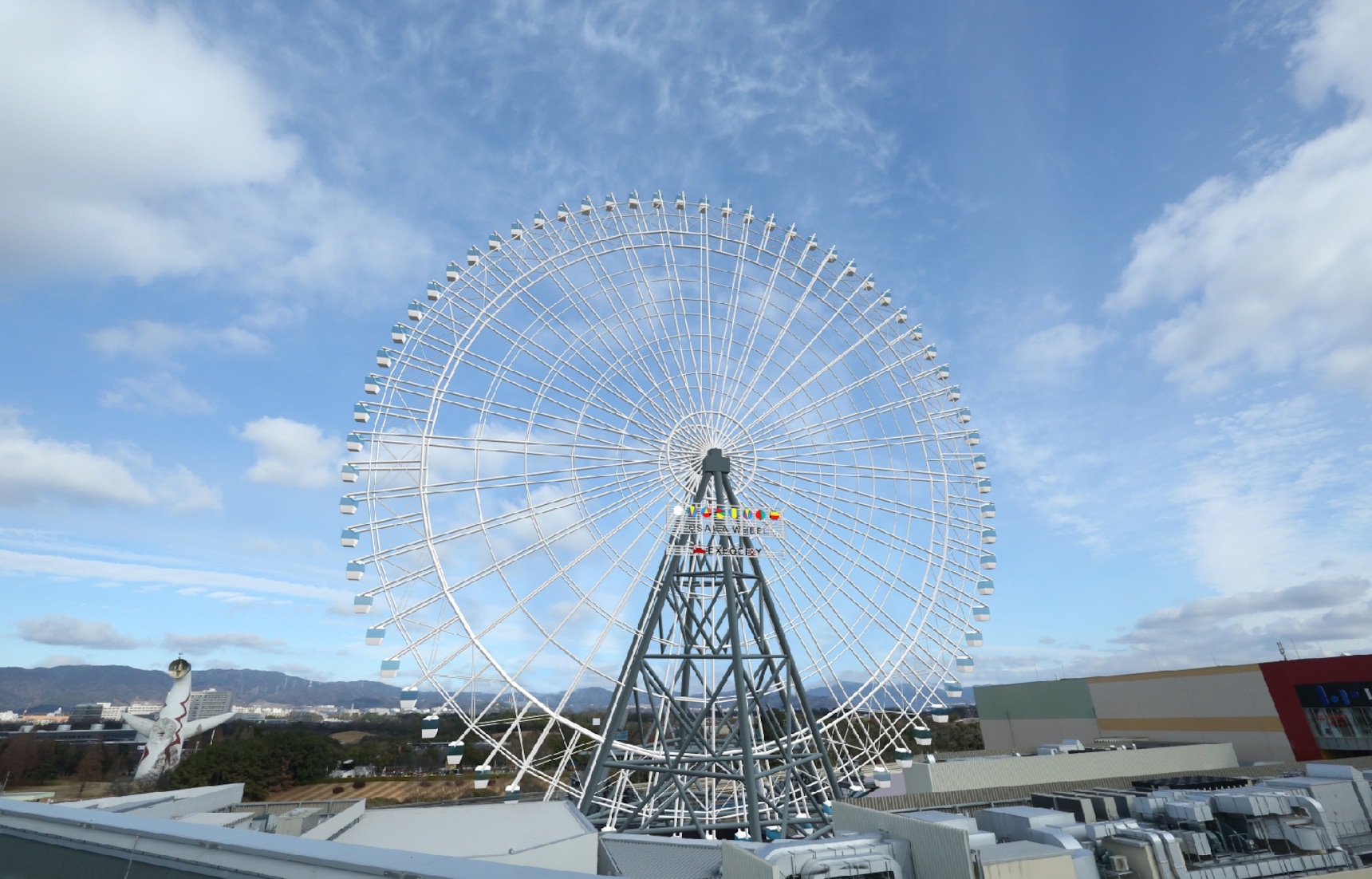 Japan's Largest Ferris Wheel—With Glass Floors