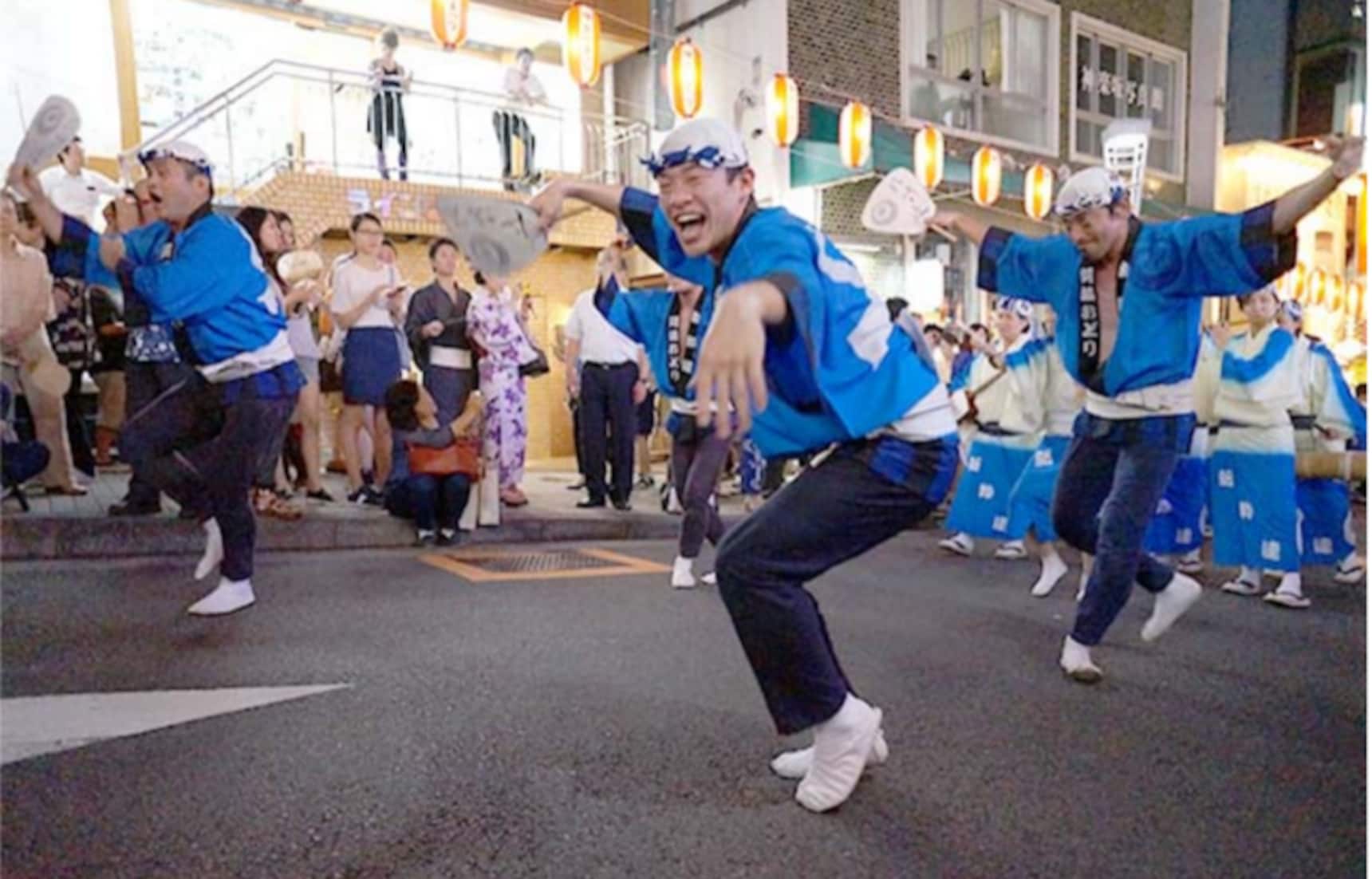 도쿄 서민 축제 속으로 "카쿠라자카 마츠리"