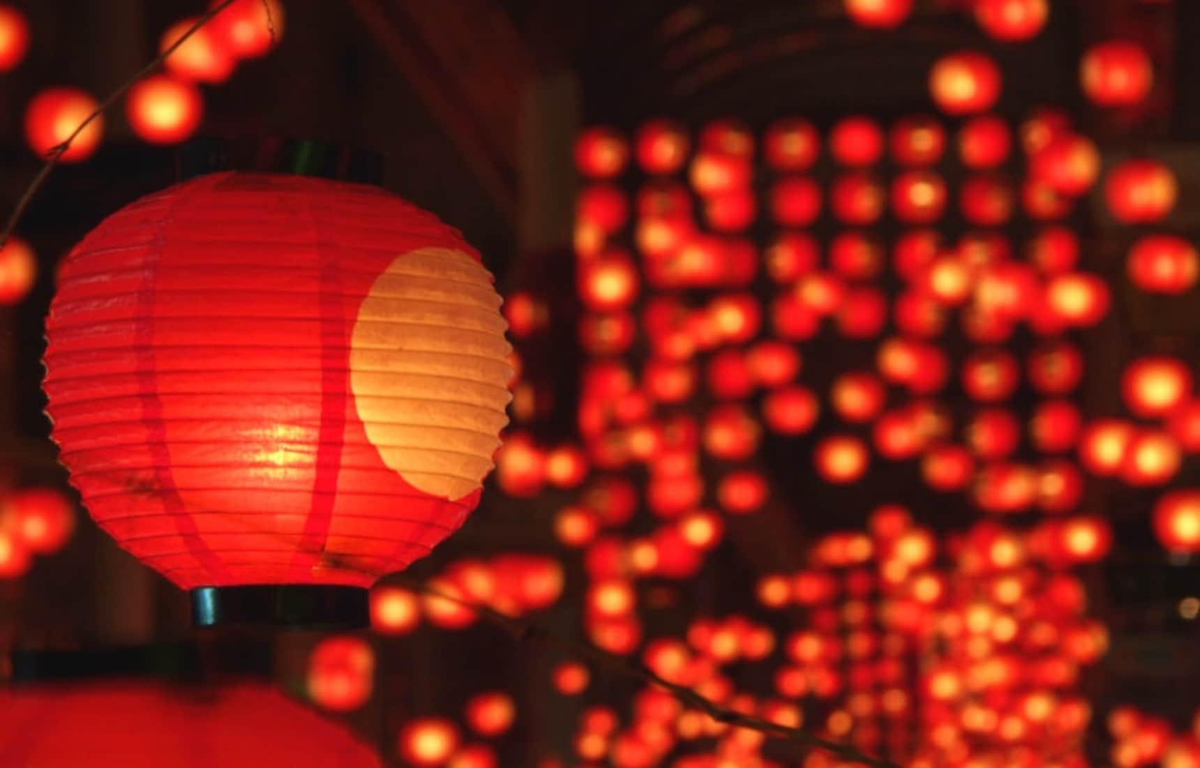 japanese lanterns flying