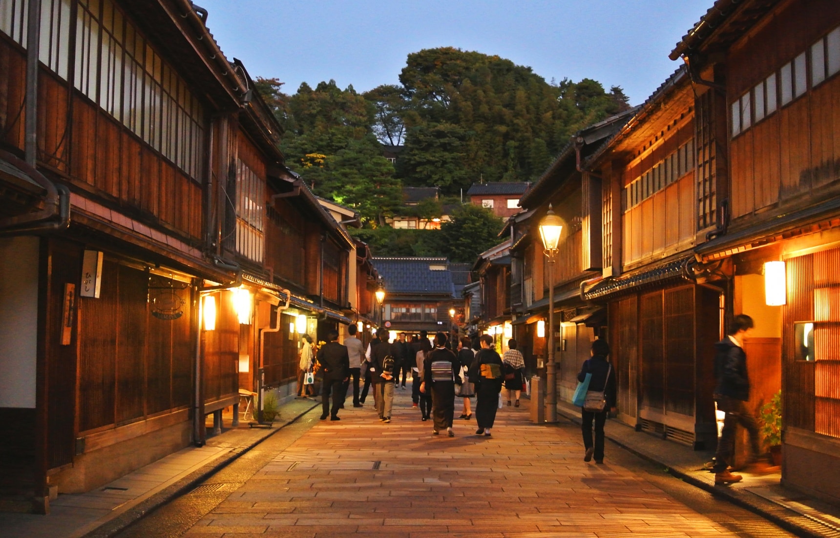 과거로 가는 타임머신: 카나자와의 게이샤&사무라이 거리