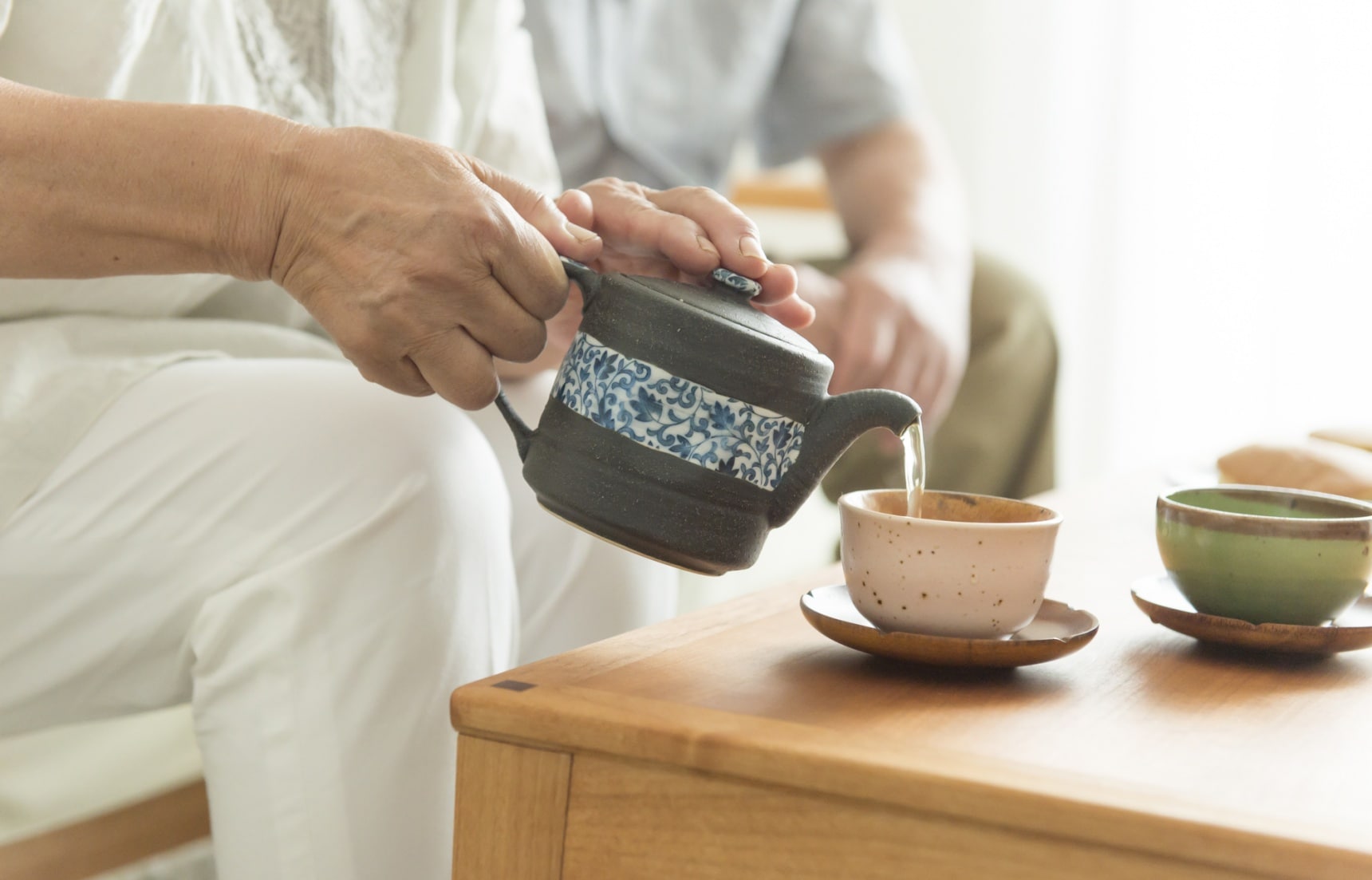 The Polite Way to Sip Green Tea with Company