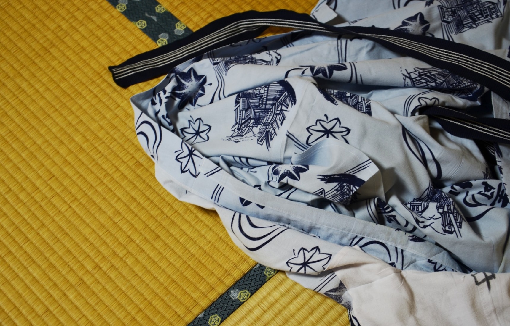 How to Wear a Yukata at a Ryokan | All About Japan