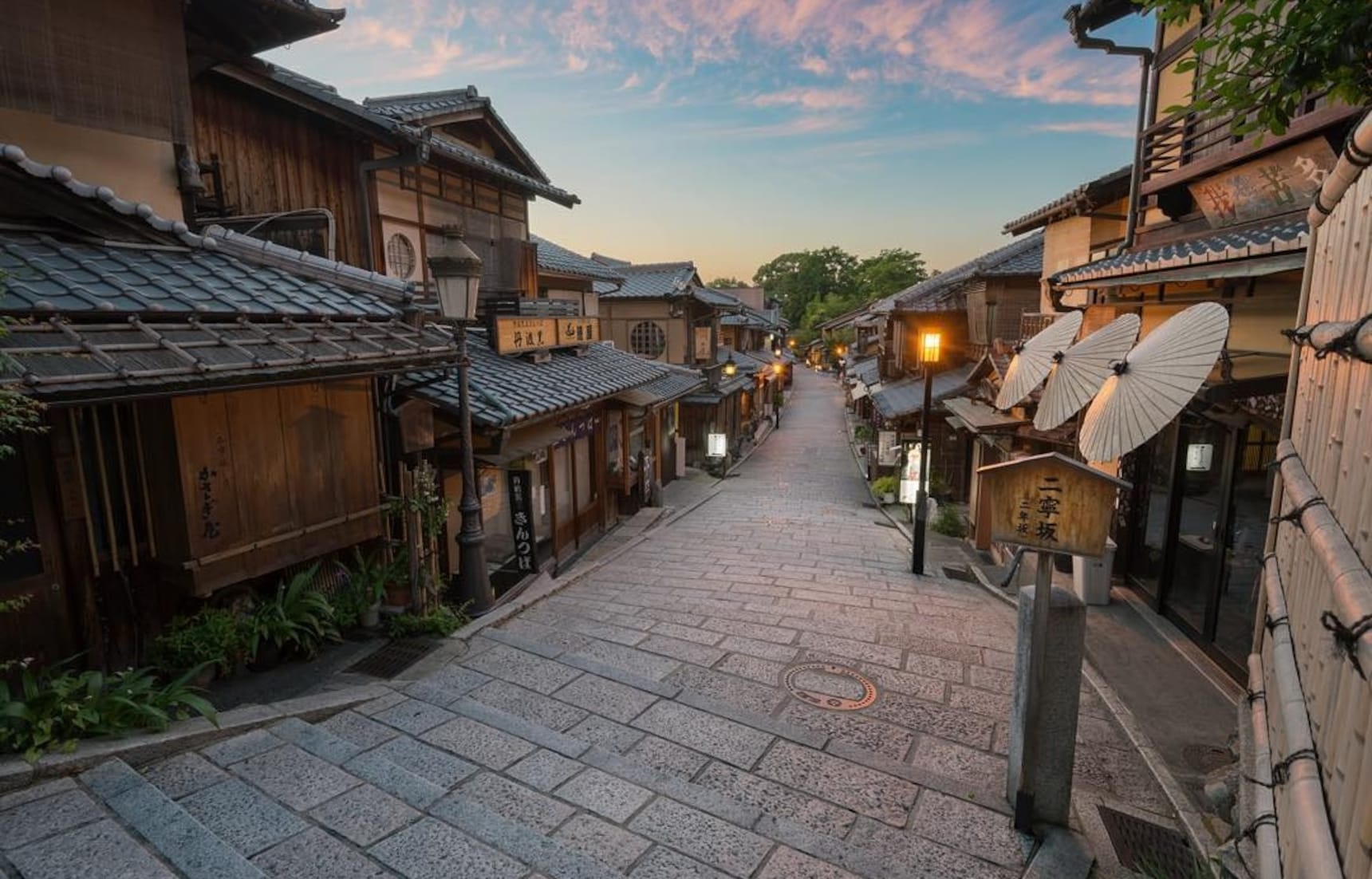 Get 'Spirited Away' by These Photos of Kyoto | All About Japan