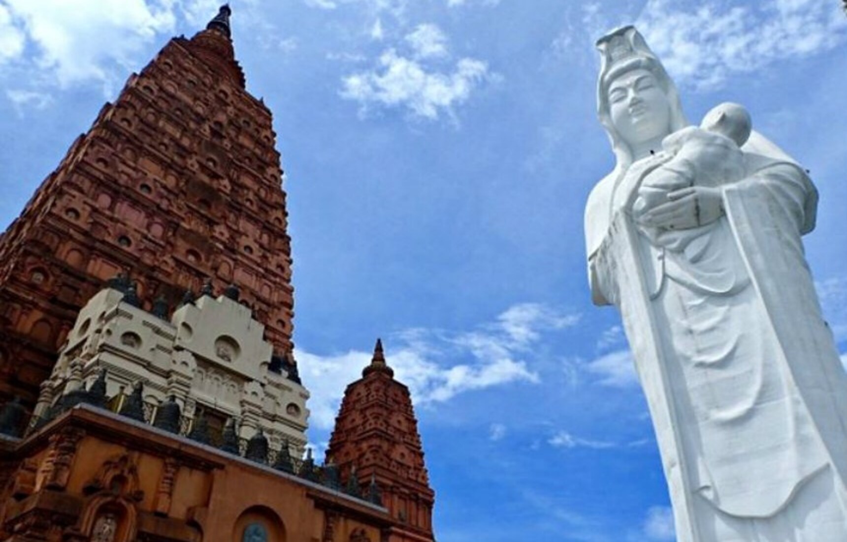 These Towering Statues Take the Cake