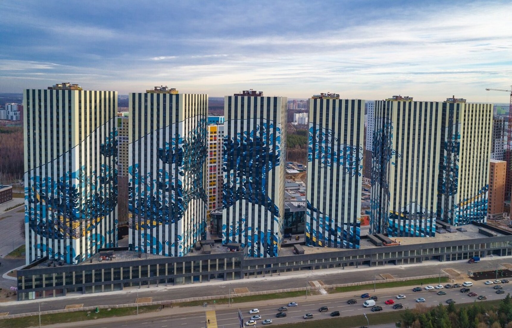 Hokusai's "Great Wave" Splashes in Moscow